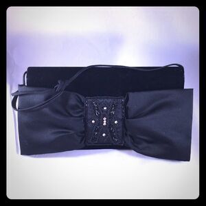 La Regale Ltd hand made in Macau bow clutc…